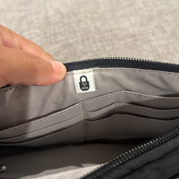 Baggallini Black Belt Bag - Picture 7 of 13